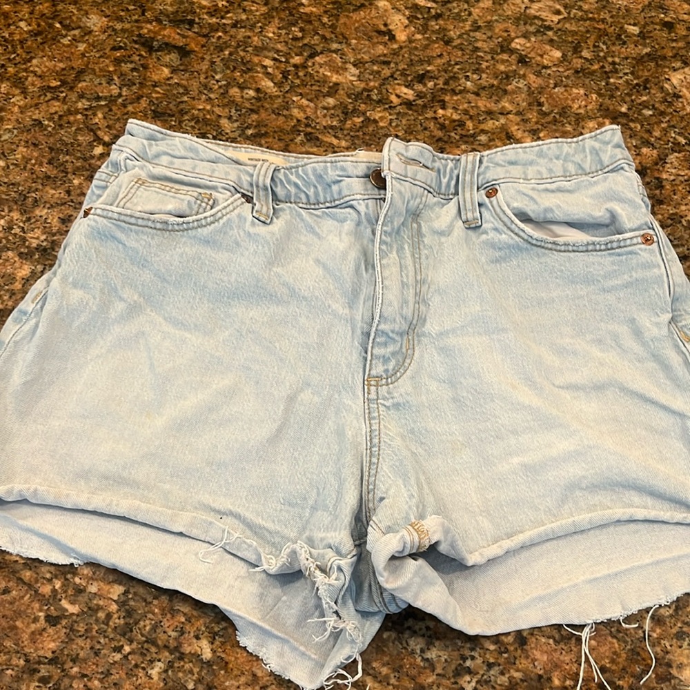 Light wash target shorts